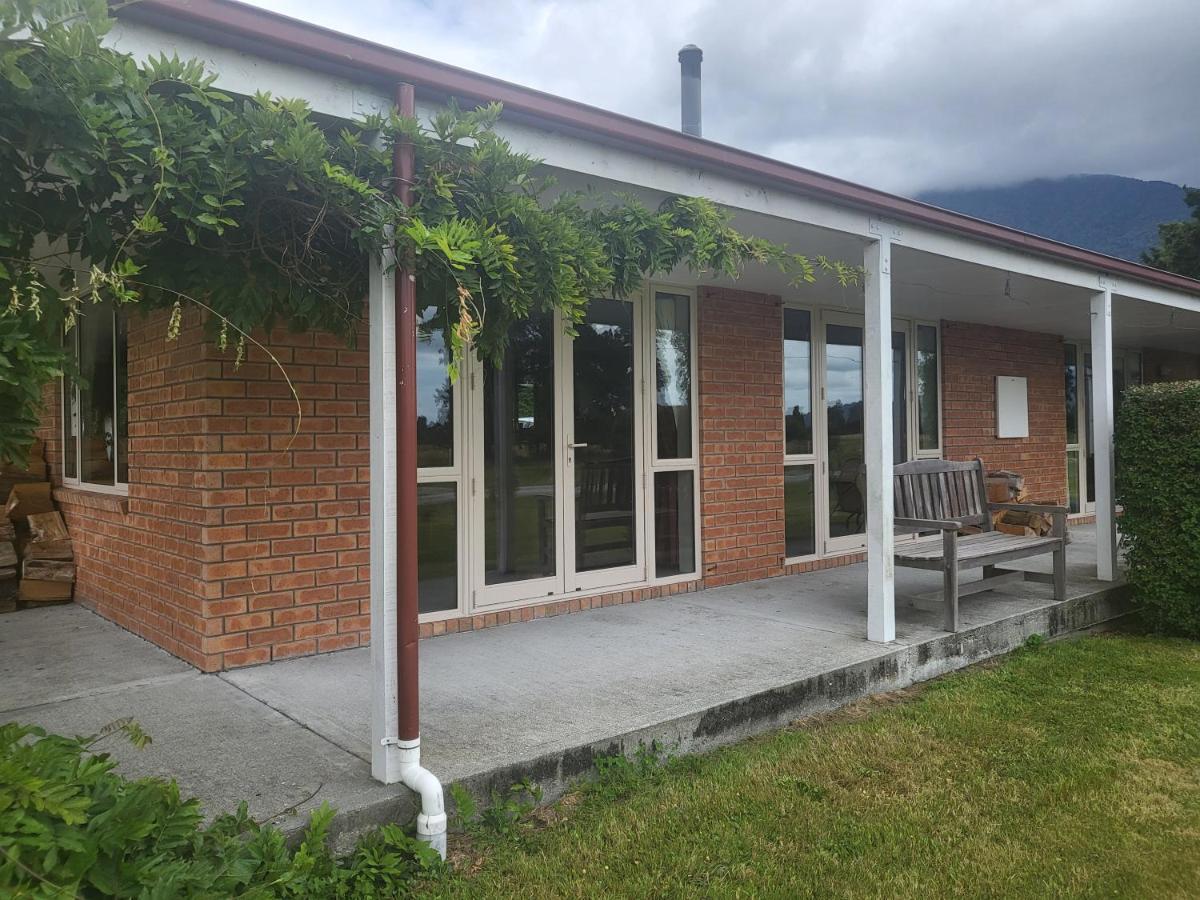 Misty Peaks Guesthouse Fox Glacier Exterior photo