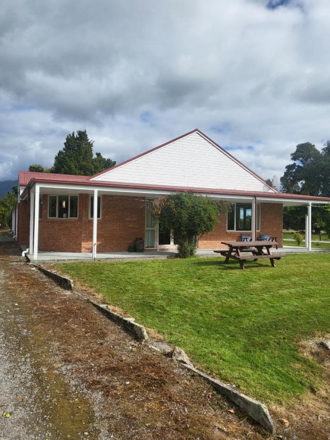 Misty Peaks Guesthouse Fox Glacier Exterior photo